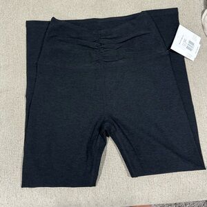 Beyond Yoga Spacedye Centered
Midi Legging in Darkest Night NWT M